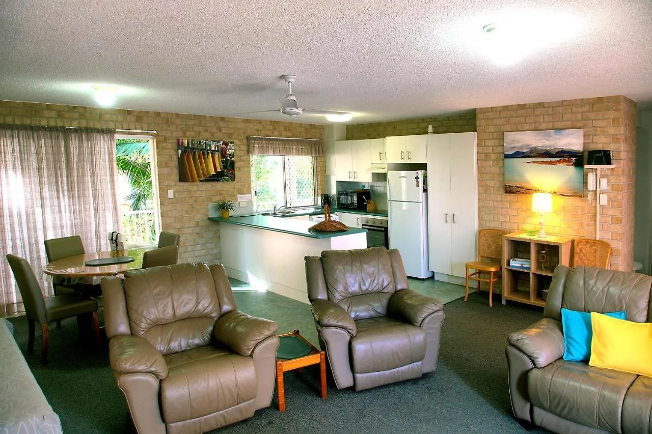 Beachside 2 - 3 Bedroom Budget Apartment Only One Block From Mooloolaba Beach!